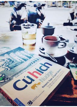 6. Cú Hích (Richard Thaler, Cass Sunstein)